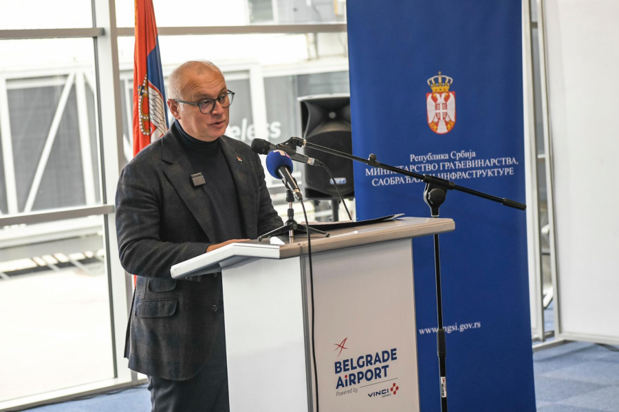 Vesić ispratio studente u Kinu