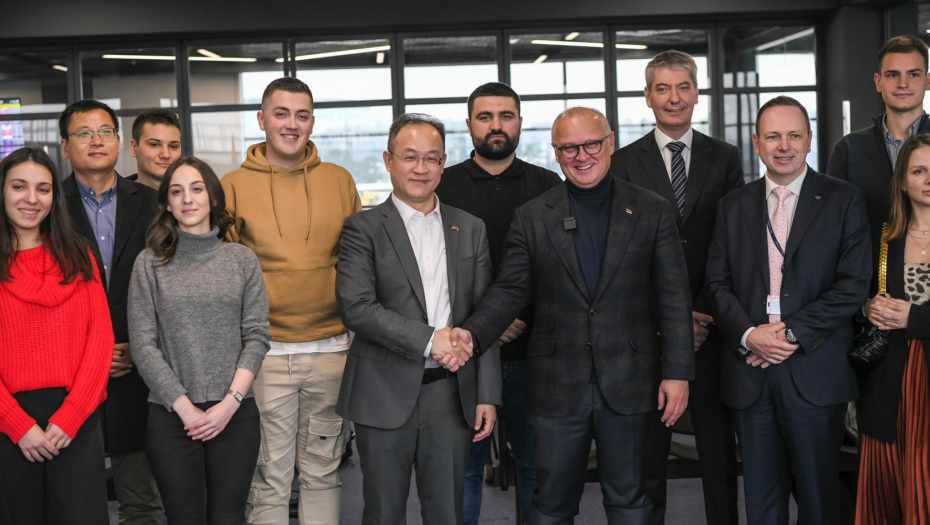 Vesić ispratio studente u Kinu