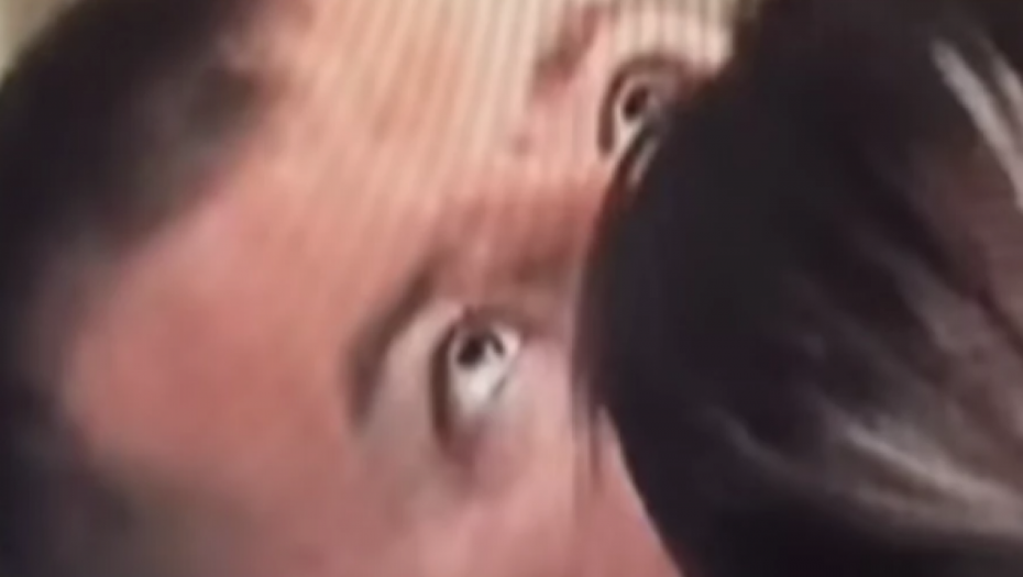 Janjuševa reakcija dok ga ljubi Aneli