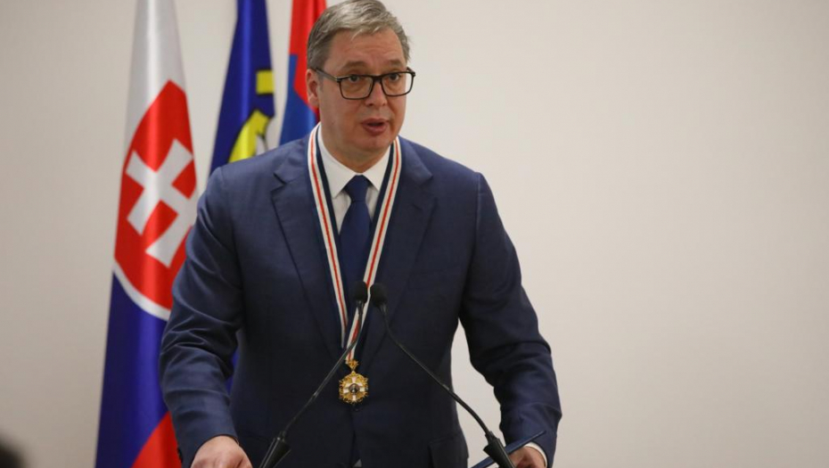 Aleksandar Vučić prima orden u Novom Sadu Alo.rs