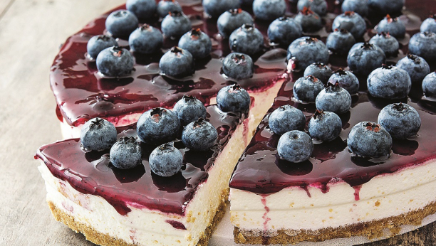 čizkejk sa vanilom i borovnicama