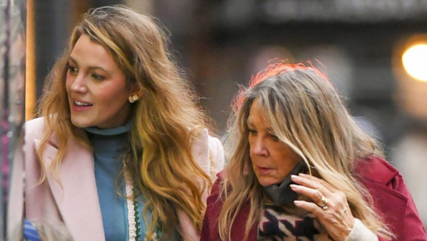 Blejk Lajvli sa majkom