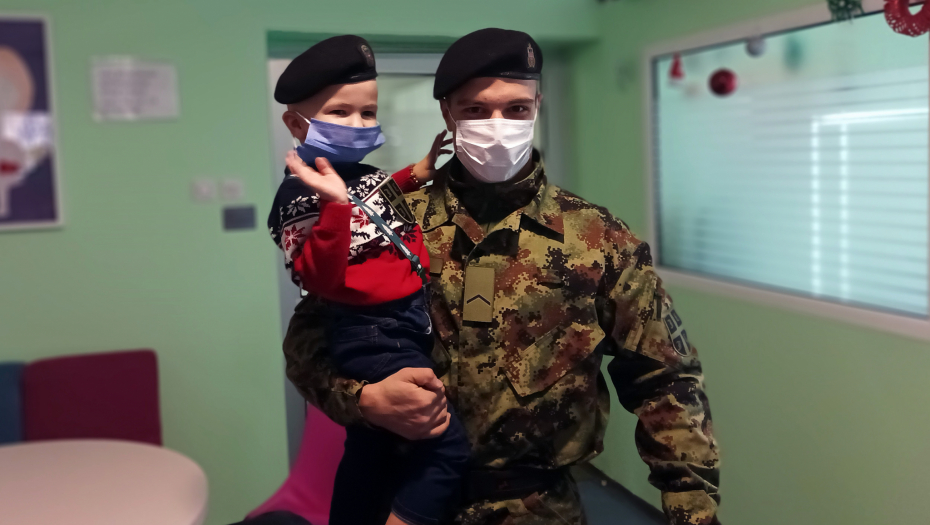 Kobre podelile paketiće