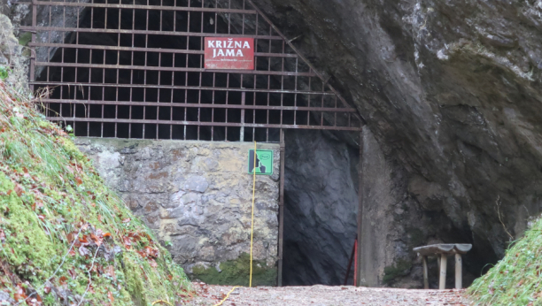 Zarobljeni u jami u Sloveniji