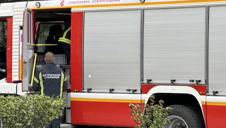 Na snimcima objavljenim na društvenim mrežama vidi se kako gori krov hotela na kojem su postavljeni solarni paneli.