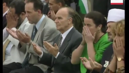 Na današnji dan 1992. godine postavljeni su temelji Kutiljerovog plana za BiH, koji je predviđao njenu kantonizaciju i nezavisnost - plan su prihvatili Srbi i Hrvati, a tadašnje muslimansko rukovodstvo ga je prvo potpisalo, a potom odbacilo.