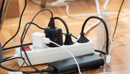 Produžni kabl je praktičan i gotovo nezamenjiv. Međutim, stručnjaci za elektriku upozoravaju da tri kuhinjska aparata nikako ne smete da uključujete, jer je opasnost od požara velika.