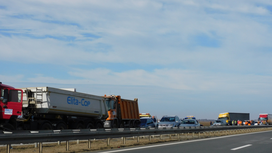 Saobraćajna nesreća saobraćajka kola smrskana kola