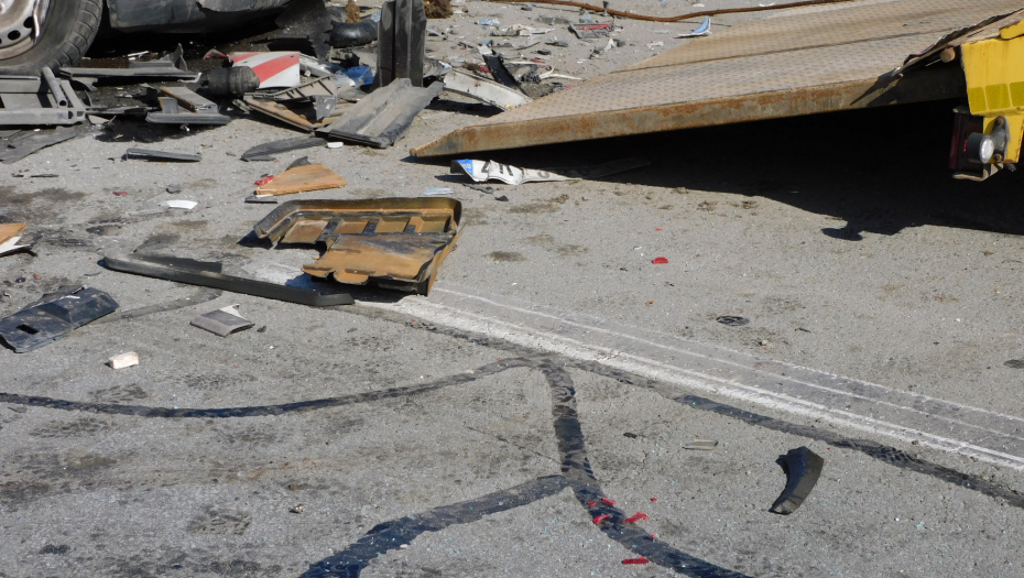 Saobraćajna nesreća saobraćajka kola smrskana kola