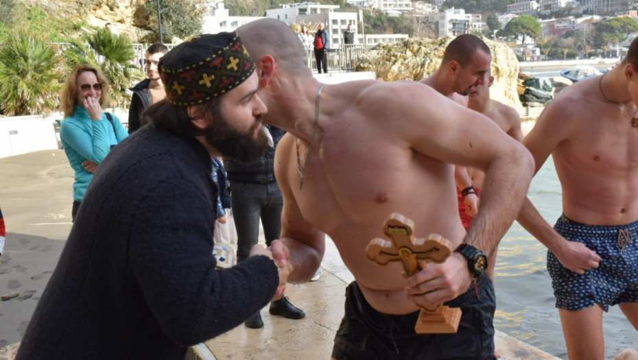 Plivanje za Časni krst u Ulcinju