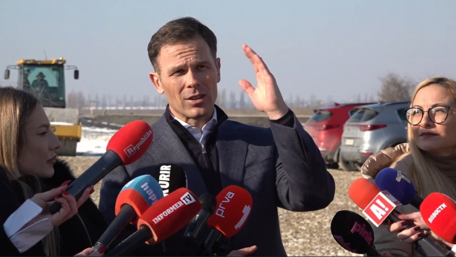 Siniša Mali u Surčinu