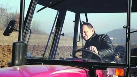 Na Instagramu je objavio fotografiju na kojoj drži zmiju golim rukama, potpuno smiren i uz širok osmeh