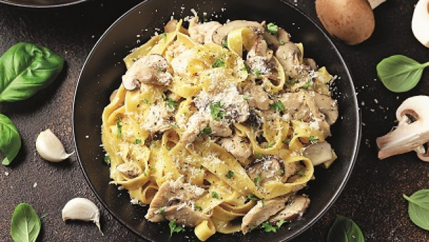 pasta sa piletinom i pečurkama