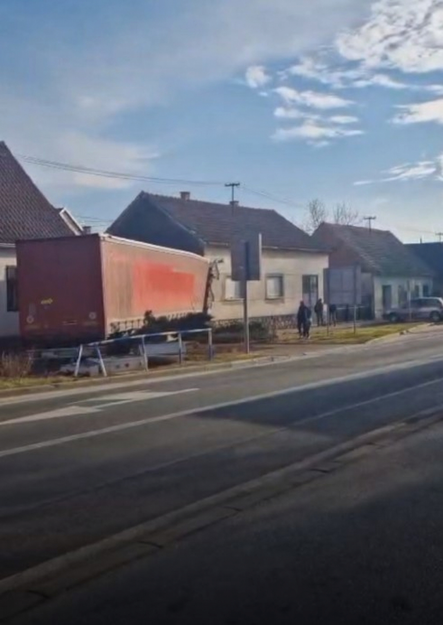 kamion uleteo u kuću