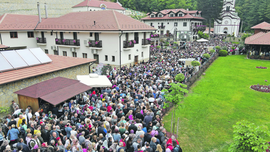 Manastiru Tumane uručen orden