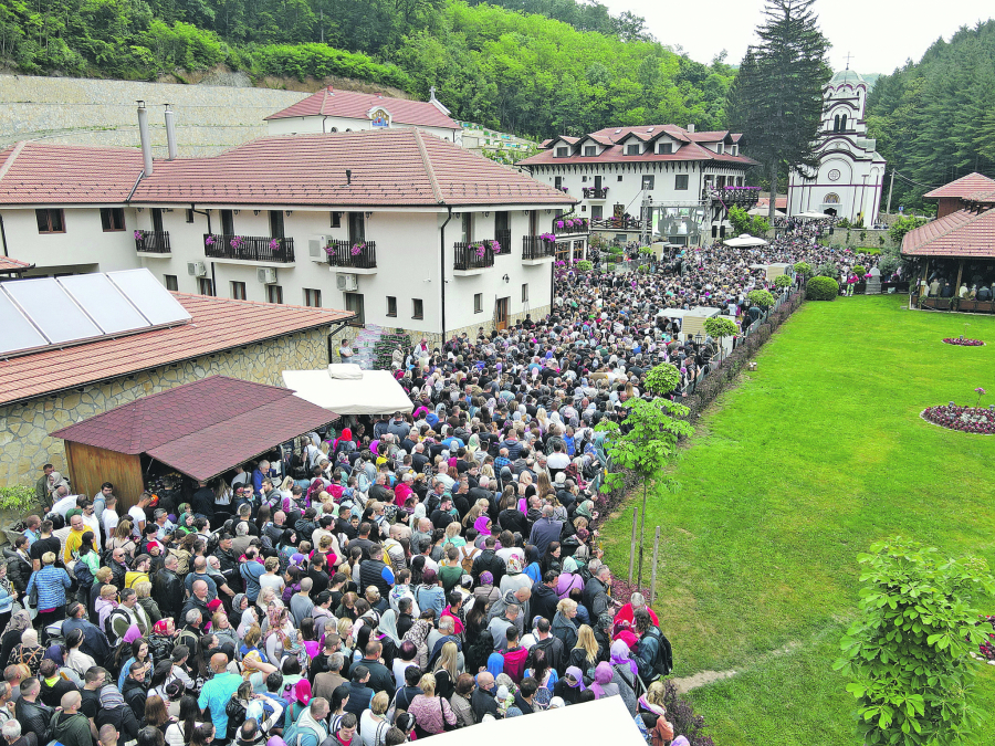 Manastiru Tumane uručen orden