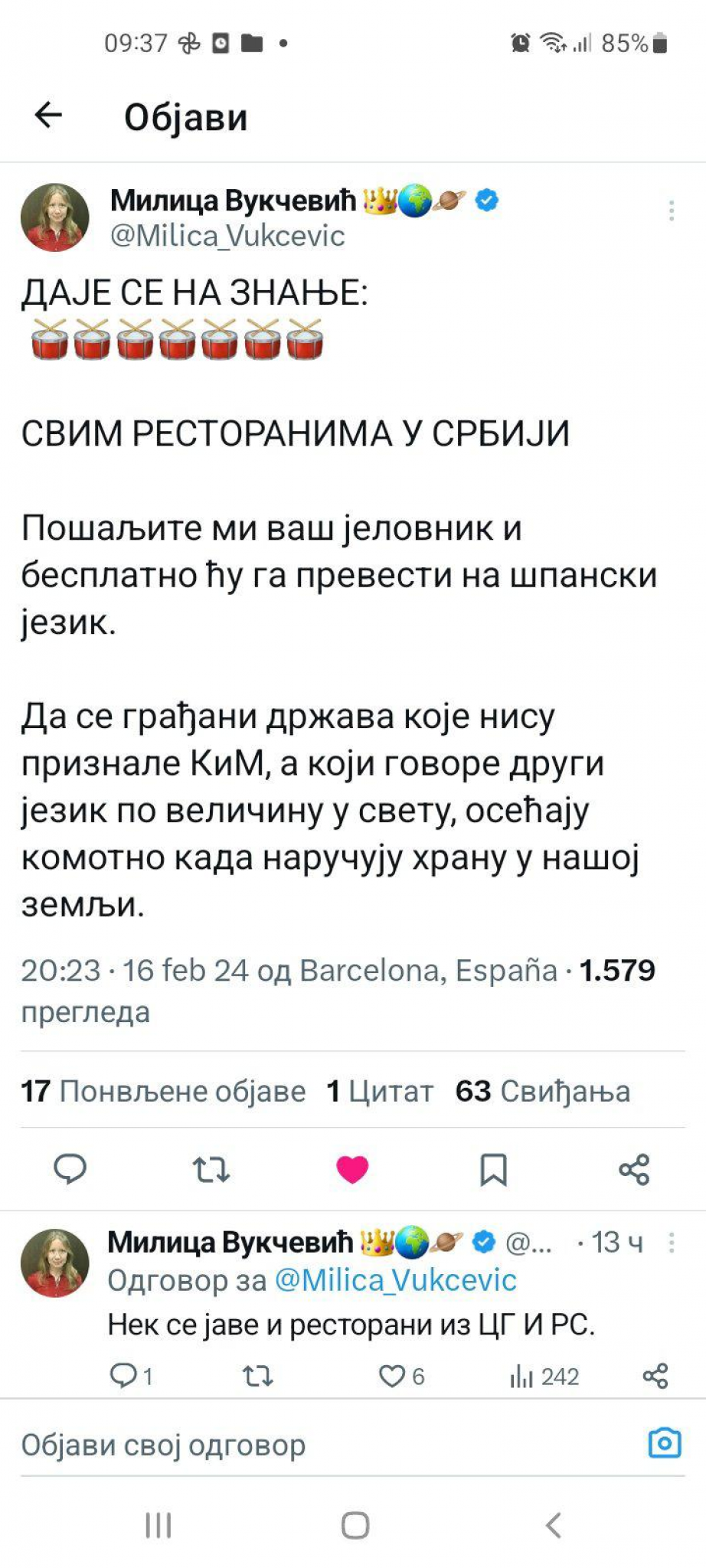 Devojka prevodi jelovnike na španski