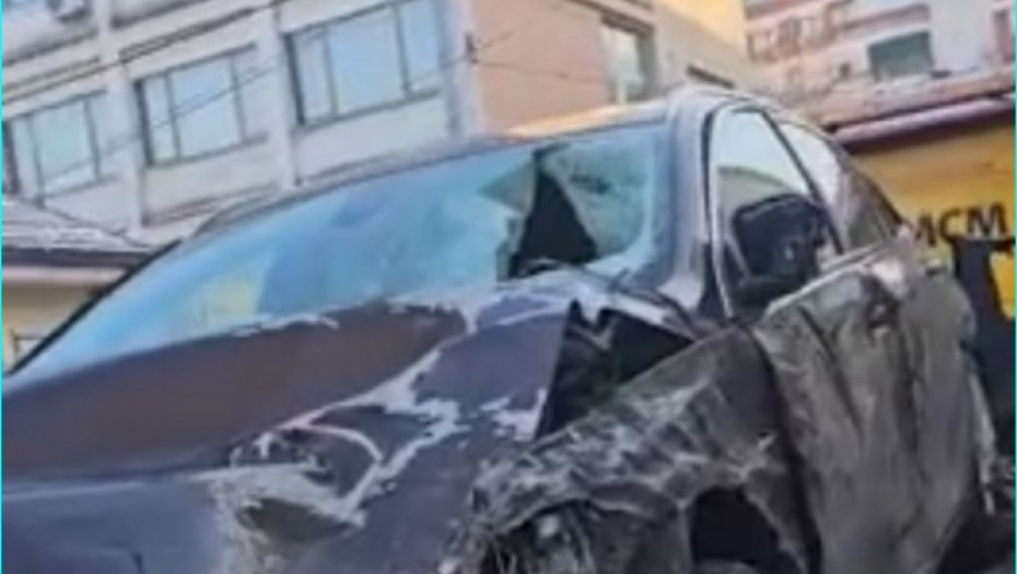 Smrskani automobil Đorđa Davida 