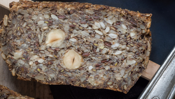 hleb sa čia semenkama