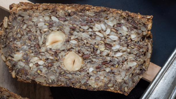 hleb sa čia semenkama