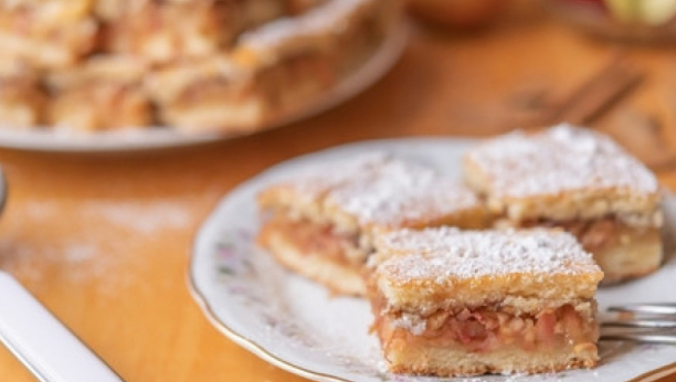 lenja pita sa jabukama