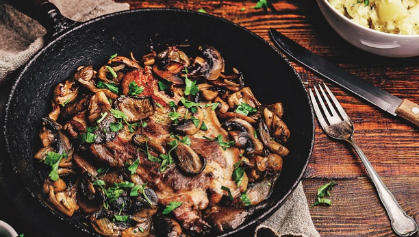 svinjski vrat sa šampinjonima