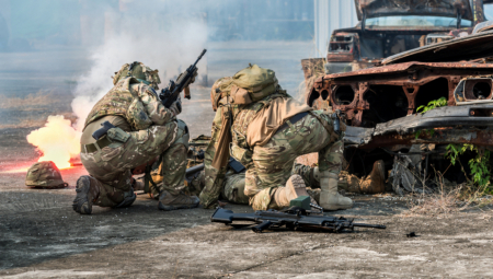 Izraelsko Ministarstvo odbrane potpisalo je danas ugovor u vrednosti od više milijardi dolara sa proizvođačem oružja "Rafael" o proširenju serijske proizvodnje sistema PVO kratkog dometa "Gvozdena kupola"