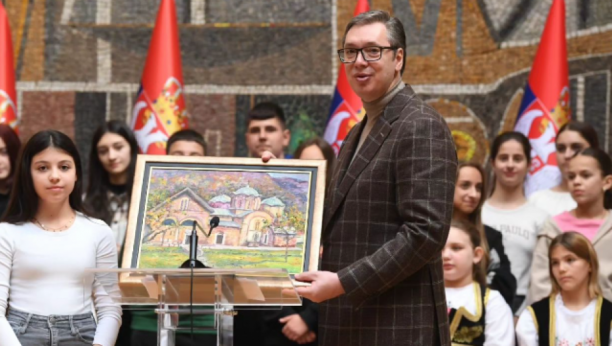 vučić sa decom sa kim
