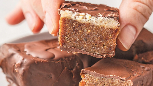 posne kikiriki kocke