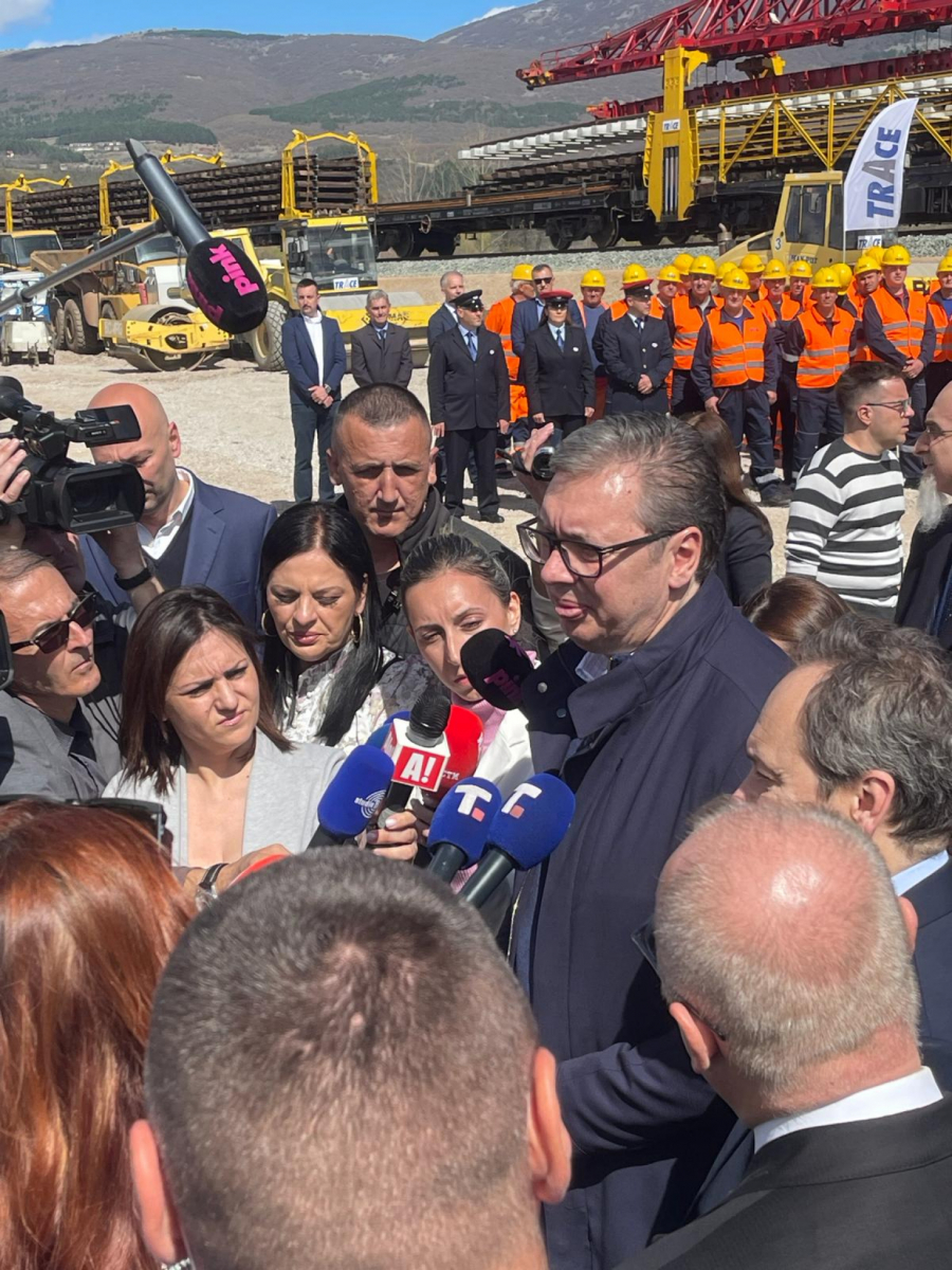 Vučić obilazi radove