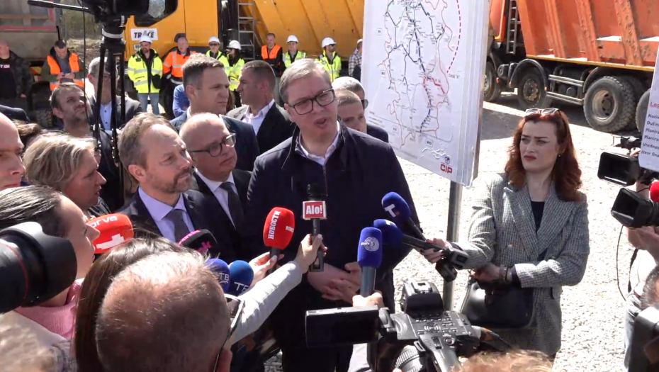 Predsednik Srbije Aleksandar Vučić obilazi radove na rekonstrukciji pruge od Niša do Dimitrovgrada