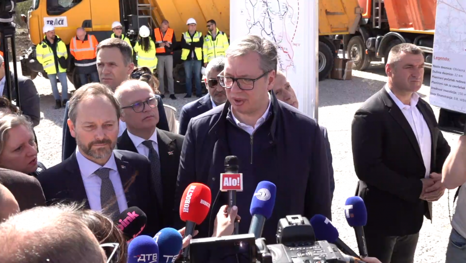 Predsednik Srbije Aleksandar Vučić obilazi radove na rekonstrukciji pruge od Niša do Dimitrovgrada