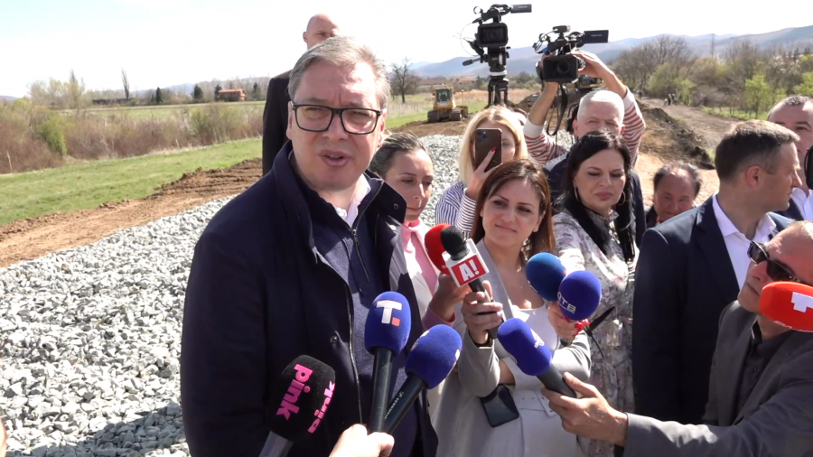 Predsednik Srbije Aleksandar Vučić obilazi radove na rekonstrukciji pruge od Niša do Dimitrovgrada