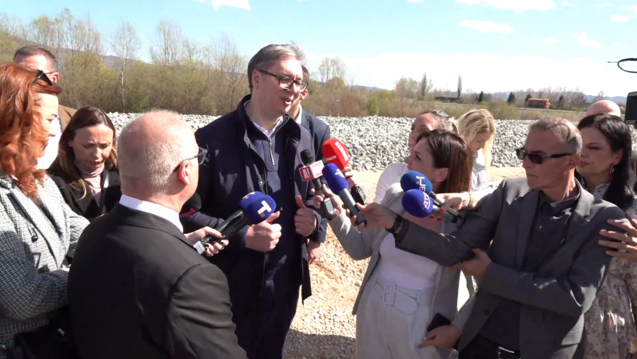 Predsednik Srbije Aleksandar Vučić obilazi radove na rekonstrukciji pruge od Niša do Dimitrovgrada
