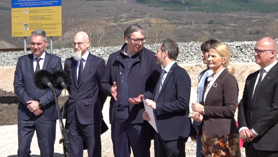 Predsednik Srbije Aleksandar Vučić obilazi radove na rekonstrukciji pruge od Niša do Dimitrovgrada