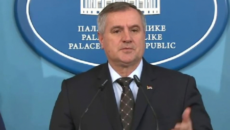 On je rekao da je ostavku podneo u dogovoru sa Miloradom Dodikom