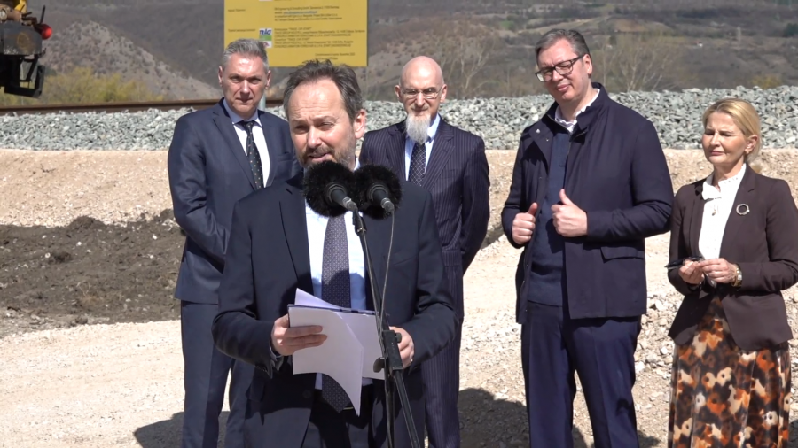 Predsednik Srbije Aleksandar Vučić obilazi radove na rekonstrukciji pruge od Niša do Dimitrovgrada