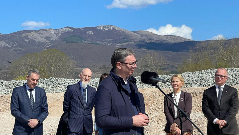 Vučić obilazi radove