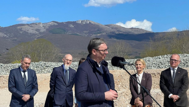 Vučić obilazi radove