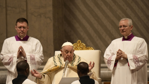 Papa Franja služio misu