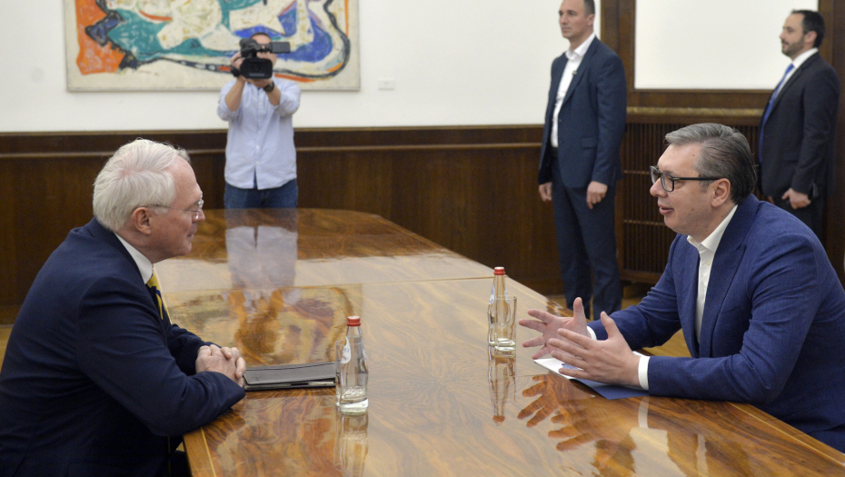 Vučić se sastao sa Hilom