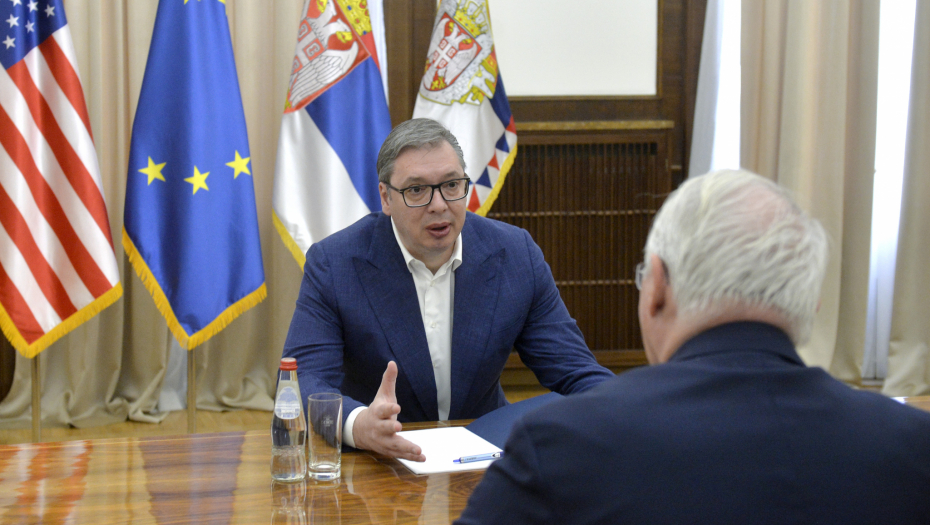 Vučić se sastao sa Hilom