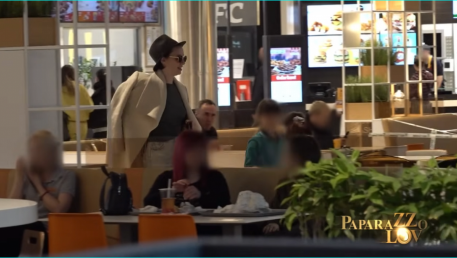 Sale sa novom devojkom