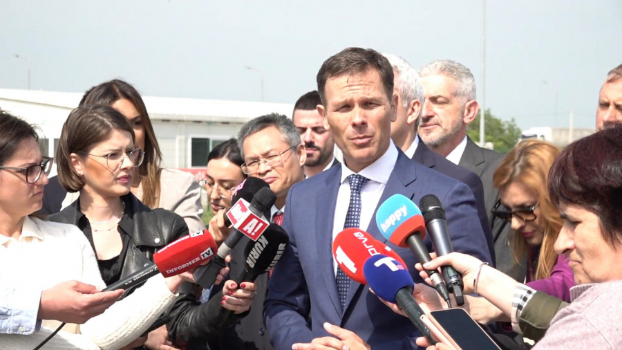 Ministri Siniša Mali i Goran Vesić obilaze radove na izgradnji metroa u Beogradu na Makiškom polju