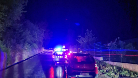 Državljanin Grčke F. K. (37) rodom iz Larise, poginuo je juče u teškoj saobraćajnoj nesreći koja se dogodila nedaleko od Novog Sada, dok je putovao sa prijateljem (37) i njegovim ocem (60) ka Slovačkoj.