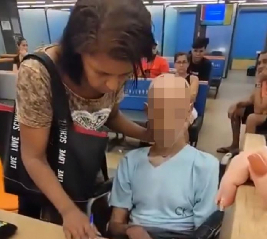 Žena dovela mrtvaca u banku