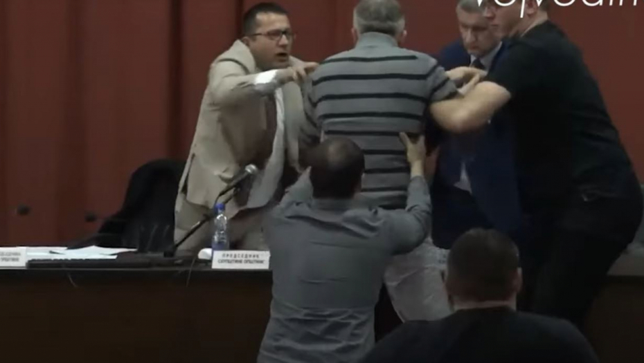 Tuča poslanika u Kuli