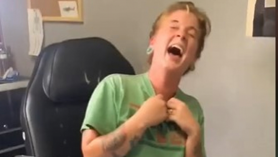 devojka se tetovirala