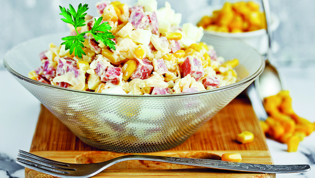 salata sa kikirikijem i šunkom