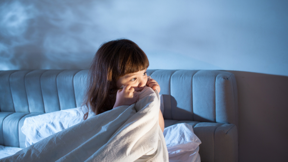 devojčica uplašena